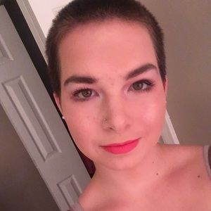 Meet your Posher, Stella